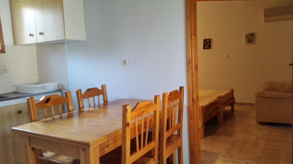 Danaides Bungalows Toló Szoba fotó